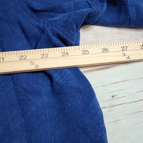 Tommy Bahama Mens XL Blue Silk Hawaiian Shirt "Happy New Year 2020" Graphic - Picture 8 of 10